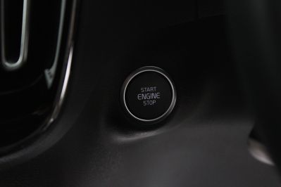 VOLVO XC40 RECHARGE T4 R-DESIGN - 5488 - 35