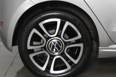 VOLKSWAGEN UP R-LINE - 5547 - 62